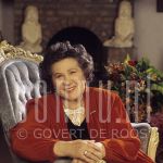 12-02-1993 Zangeres Zonder Naam, Mary Servaes at home in Stramproy.

[keywords]Posed, Eyecontact, Smiling, Half Length[/keywords]